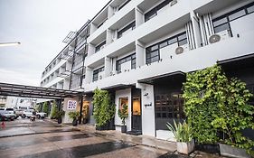 บลู มังกี้ ฮับ แอนด์ โฮเทล สุราษฎร์ธานี (SHA Plus+)
